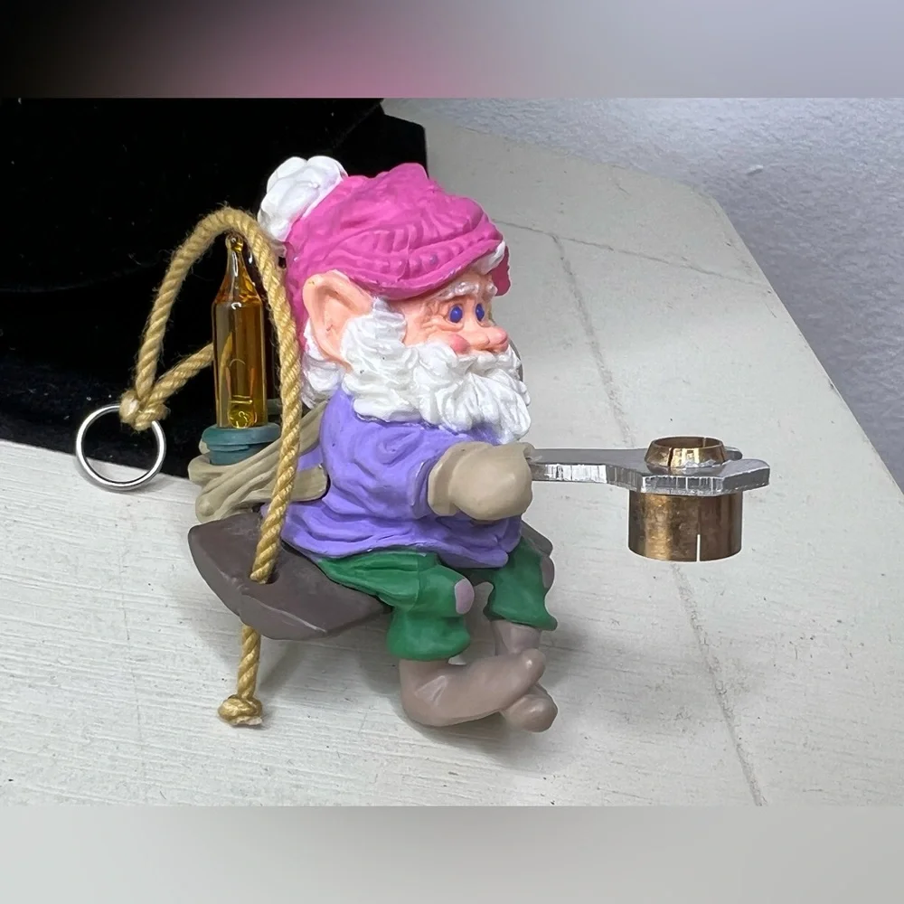 1987 Hallmark Keepsake Magic Lighted North Pole Power and Light Elf Orna…